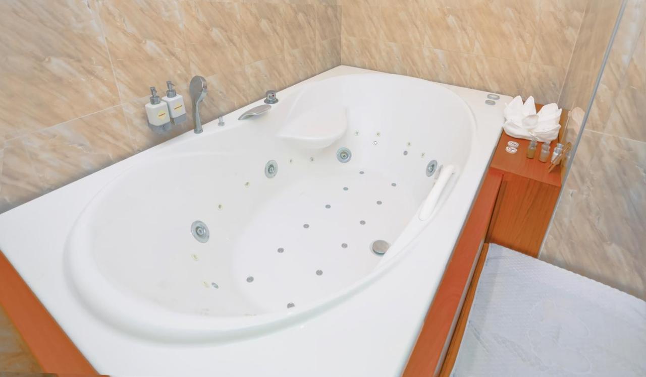 Sunset Palace View Suites Mandalaj Kültér fotó