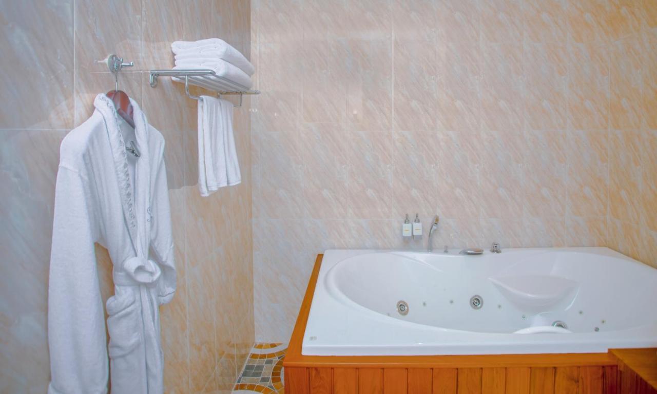 Sunset Palace View Suites Mandalaj Kültér fotó